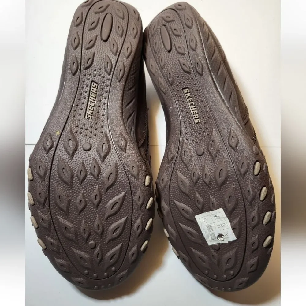 Skechers slip on shoes